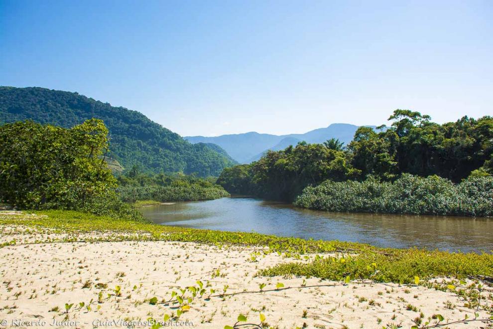 Imagem encantadora do charme da Praia do Puruba.